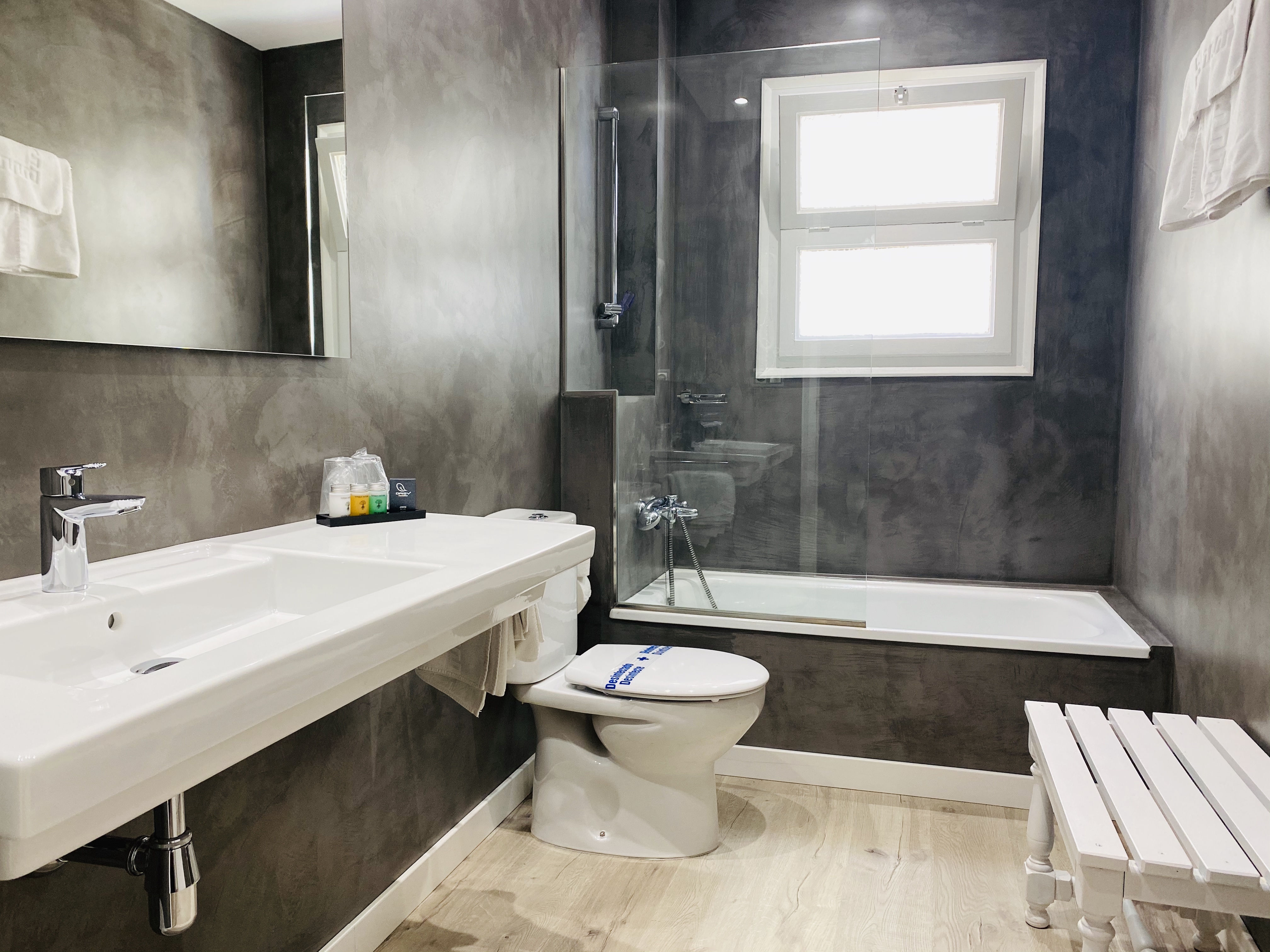 hotel, carbonell, llança, llanca, llansa, llançà, costabrava, mar, mediterrani, emporda, ampurdan, dalí, pool, relax, spa, rooms, habitaciones, platja, playa, sea, beach, family, familia, mar, platja, cala, mediterrani, costa, brava, habitacions, gym, gimnas, gastronomia, estrelles, natura, pirineus, catalunya, cataluña, espanya, españa, girona, gerona, turisme, turista, sol, playa, felicitat, pau